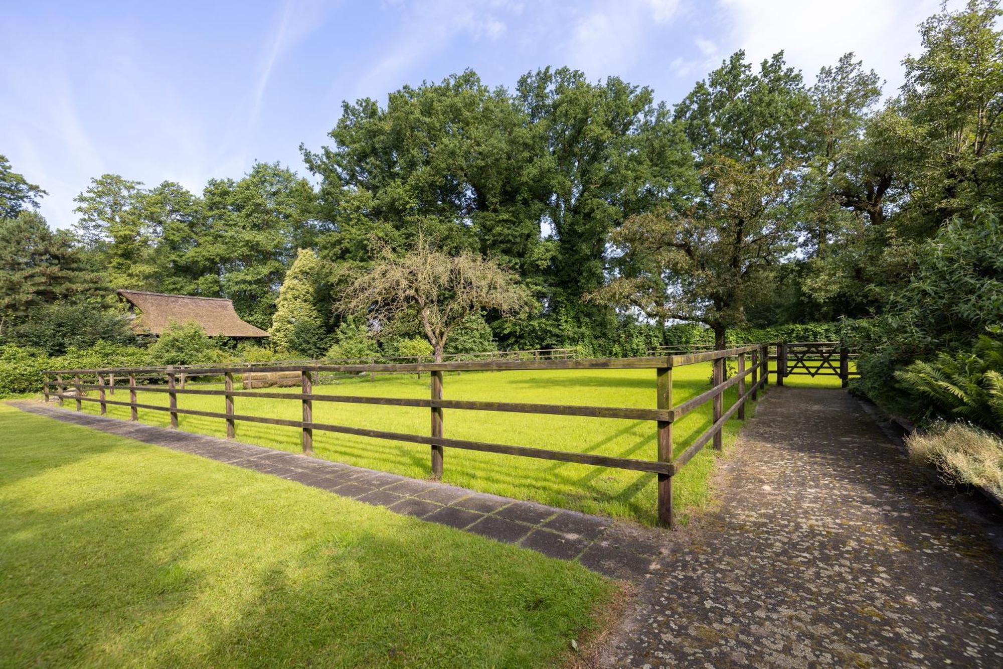 Luxe Hofstede Met Paardenstalling Lunteren Eksteriør billede